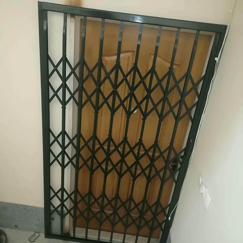 نصب درب حفاظ آکاردئونی چهارگل در بندر بوشهر