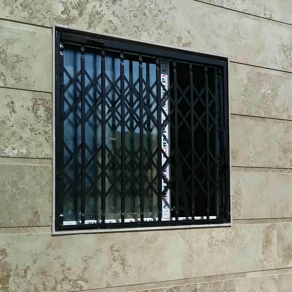 درب حفاظ آکاردئونی در فیروزکوه