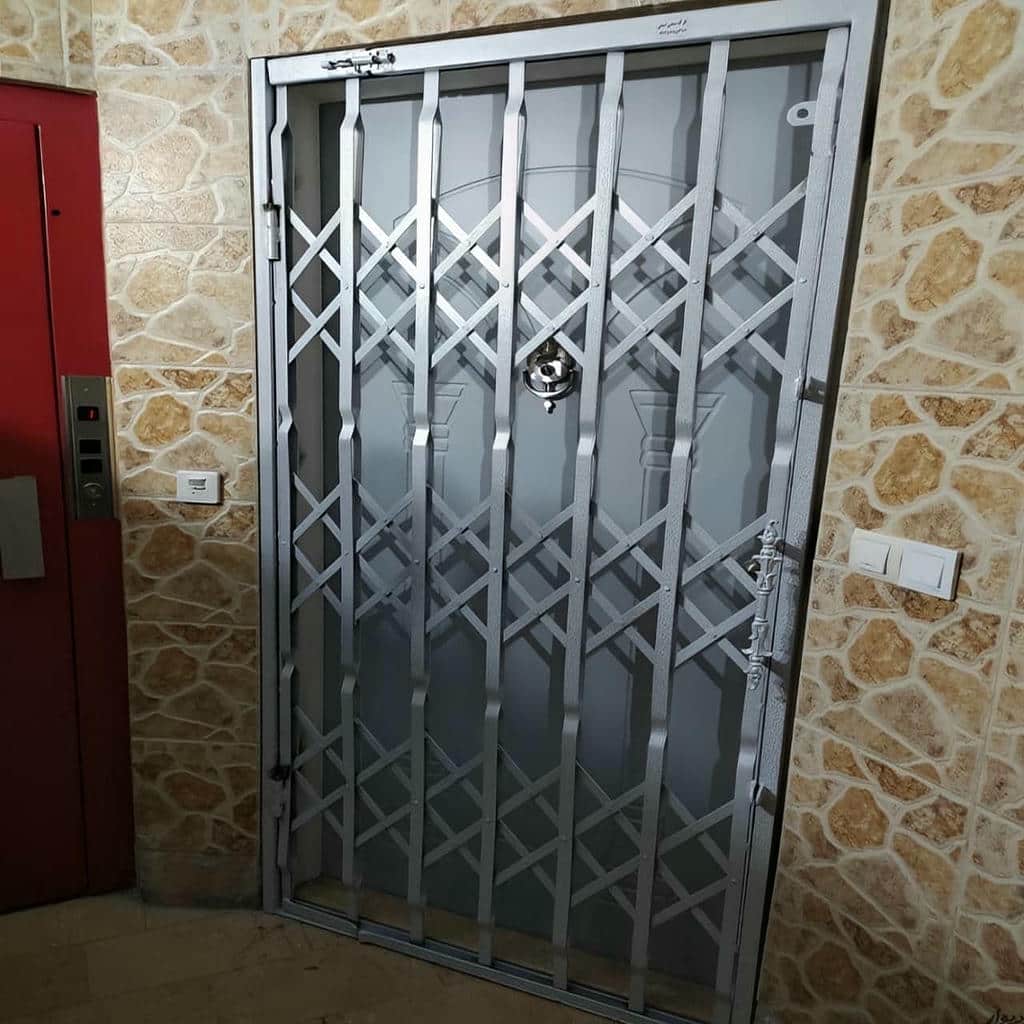 نصب درب حفاظ آکاردئونی چهارگل در بومهن