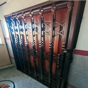 درب حفاظ آکاردئونی در ایرانشهر