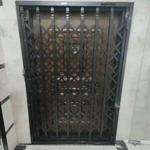 درب حفاظ آکاردئونی در سمنان