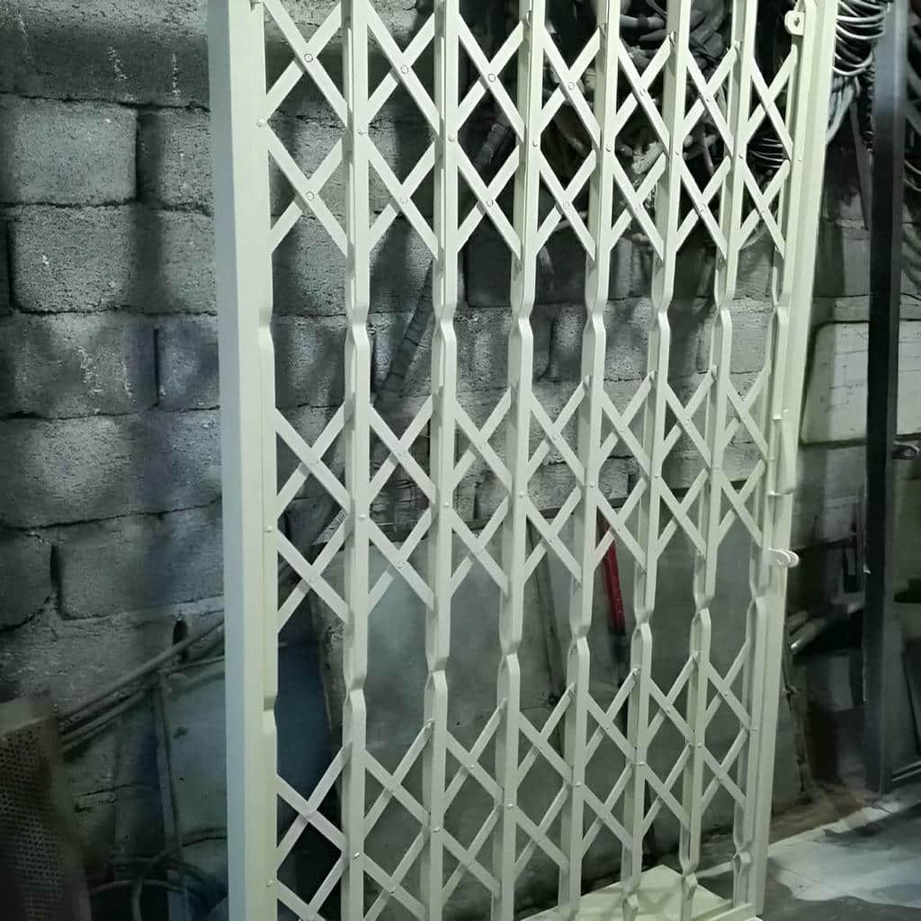 نصب درب حفاظ آکاردئونی چهارگل در فردیس کرج