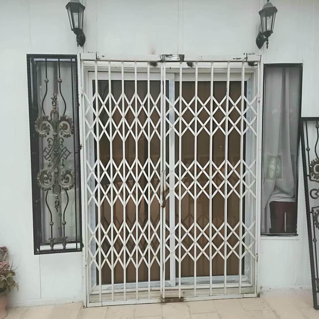 نصب درب حفاظ آکاردئونی تمام گل در آبادان