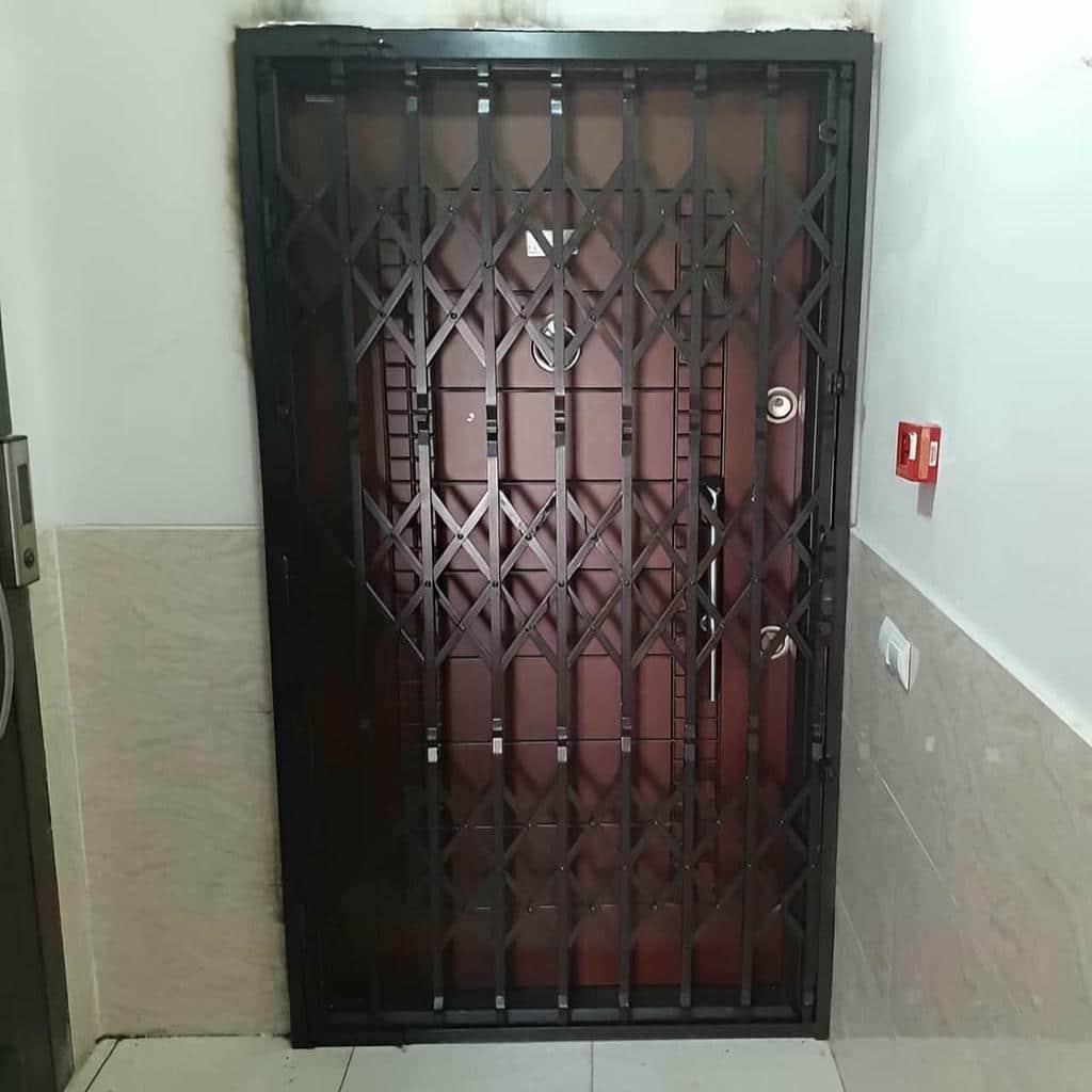 درب حفاظ آکاردئونی در دماوند