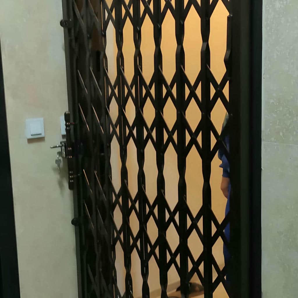 نصب درب حفاظ آکاردئونی چهارگل در طالقان