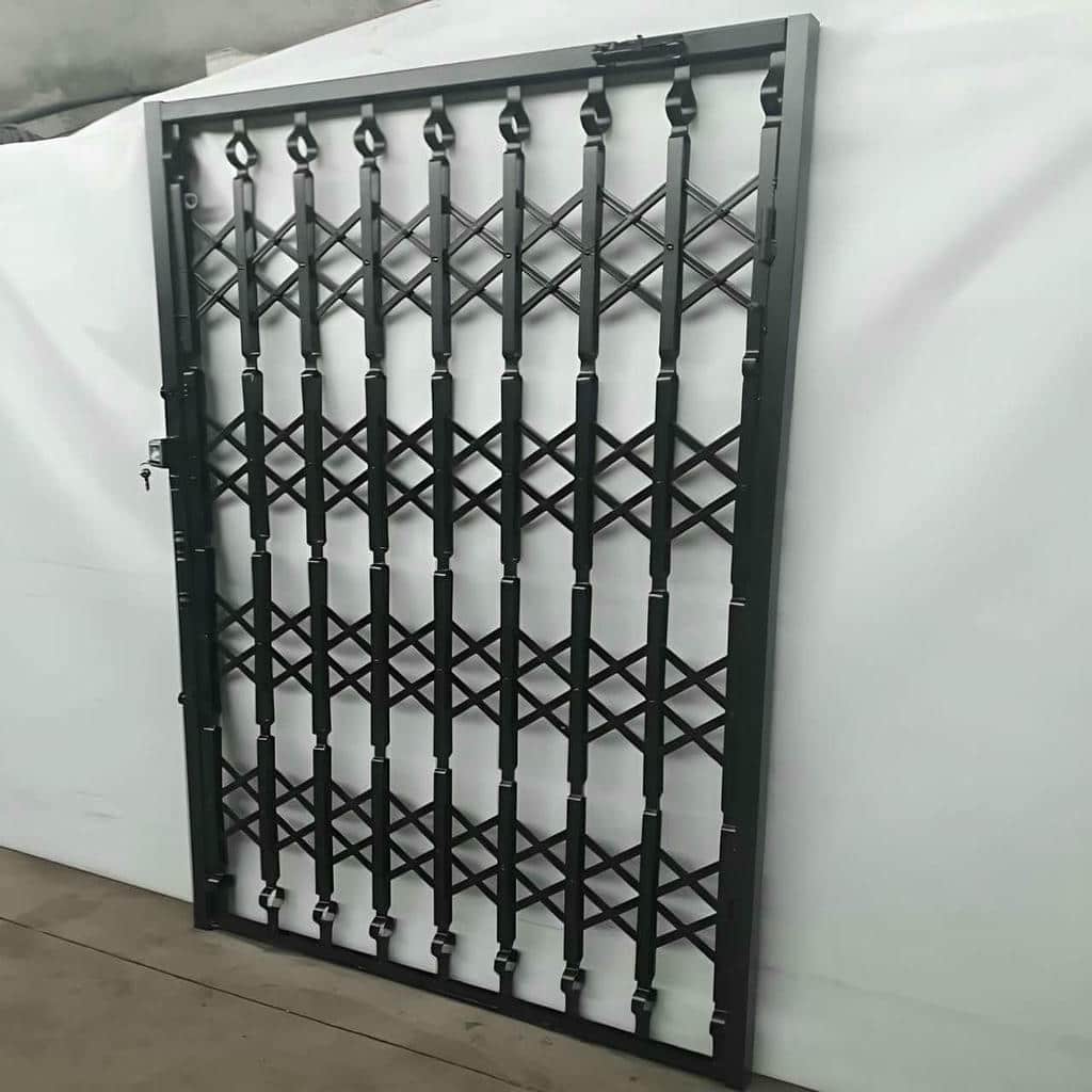 نصب درب حفاظ آکاردئونی چهارگل در سقز