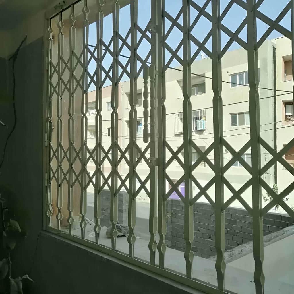 نصب درب حفاظ آکاردئونی چهارگل در قائمشهر
