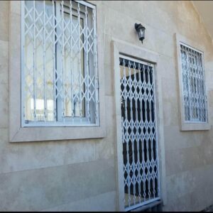 درب حفاظ آکاردئونی در زاهدان