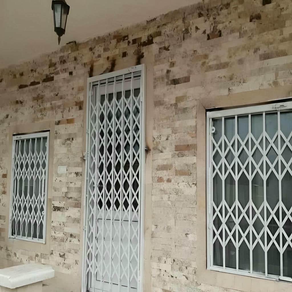 قیمت درب حفاظ آکاردئونی با یراق ایمن در محمودآباد