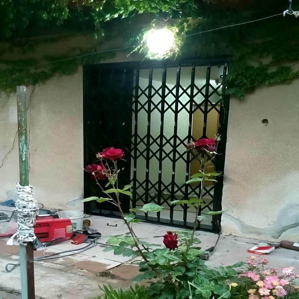خرید درب حفاظ آکاردئونی با یراق ایمن در سیرجان خرید درب حفاظ آکاردئونی با یراق ایمن در سیرجان