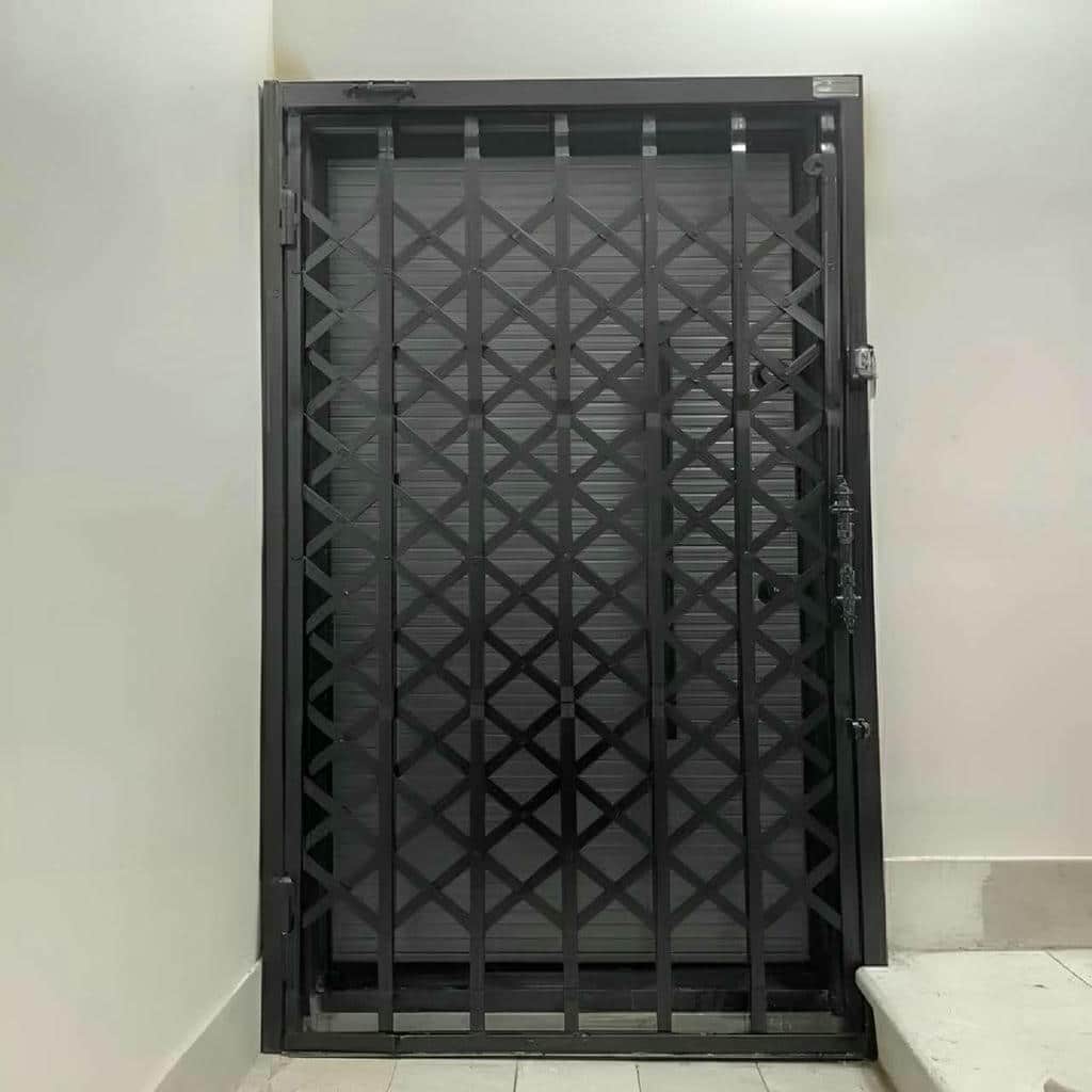 درب حفاظ آکاردئونی در پردیس