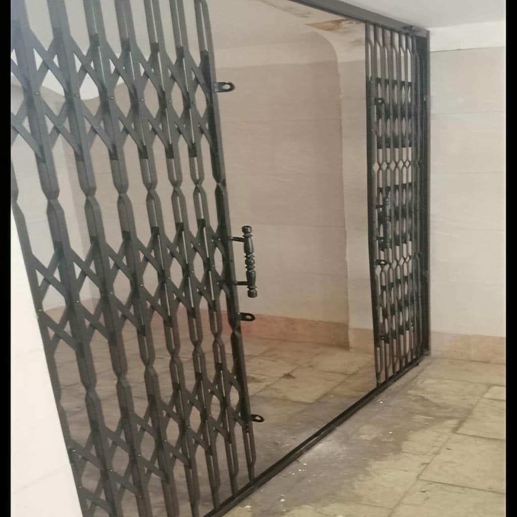 نصب درب حفاظ آکاردئونی چهارگل در سبزوار