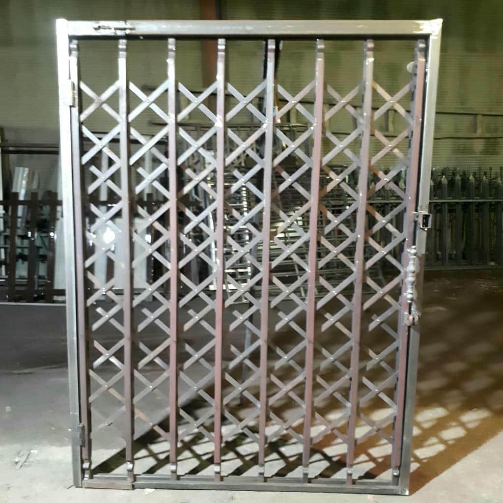 نصب درب حفاظ آکاردئونی چهارگل در پردیس