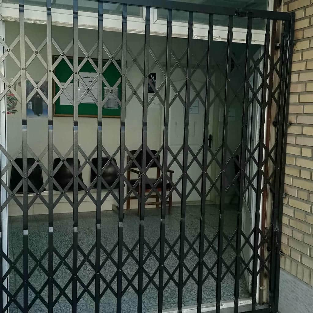 درب حفاظ آکاردئونی در شهریار