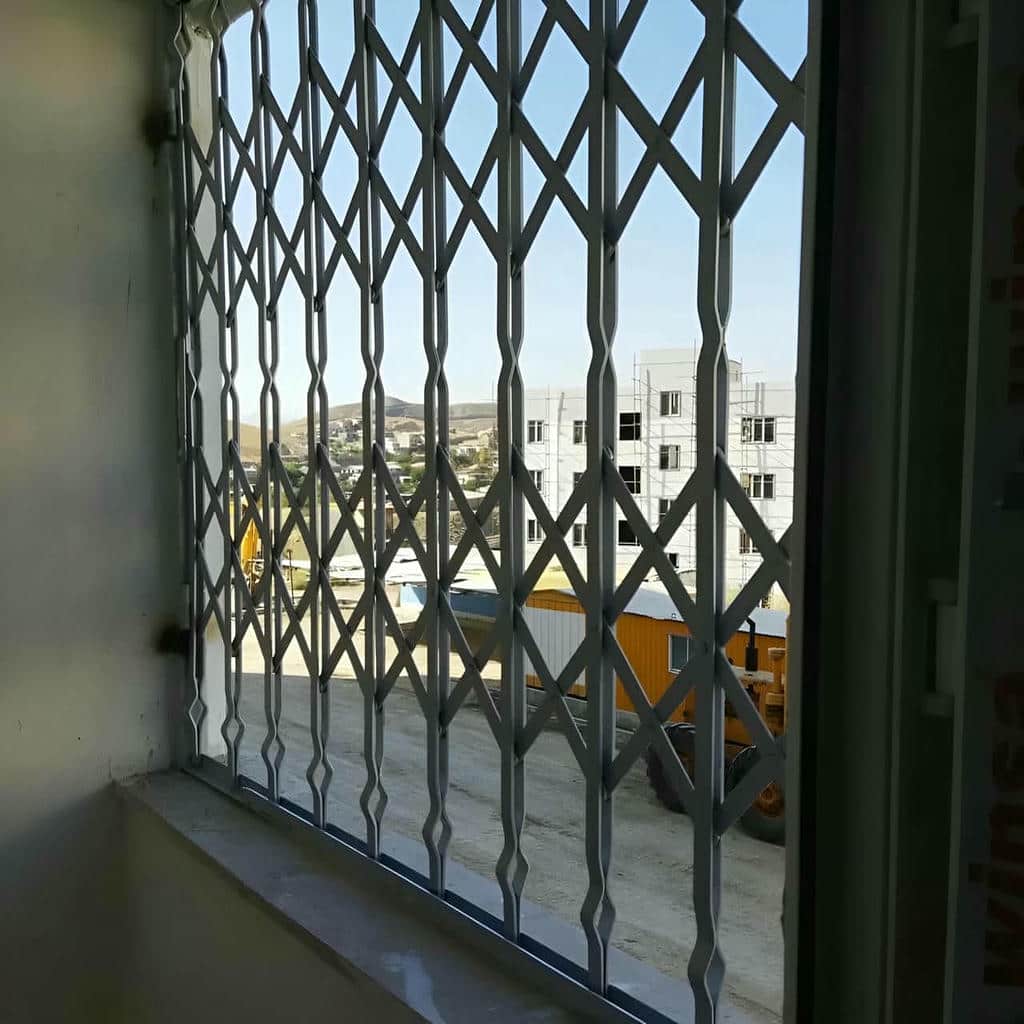 نصب درب حفاظ آکاردئونی تمام گل در استان گلستان