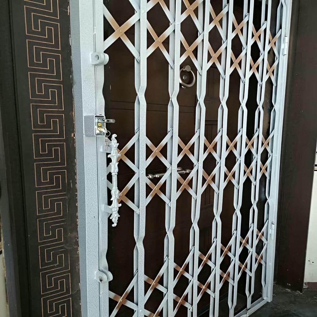 فروش درب حفاظ آکاردئونی تمام گل در بندر انزلی