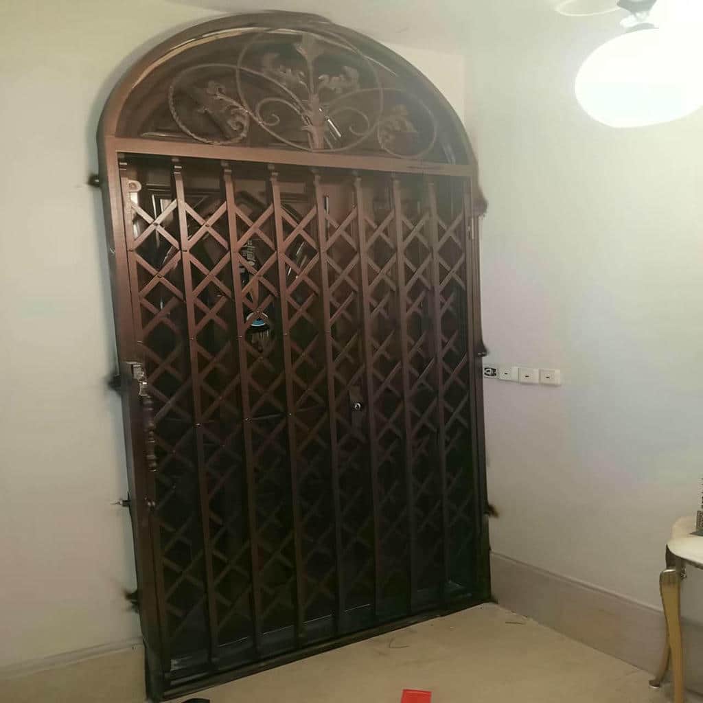 نصب درب حفاظ آکاردئونی چهارگل در بندر انزلی