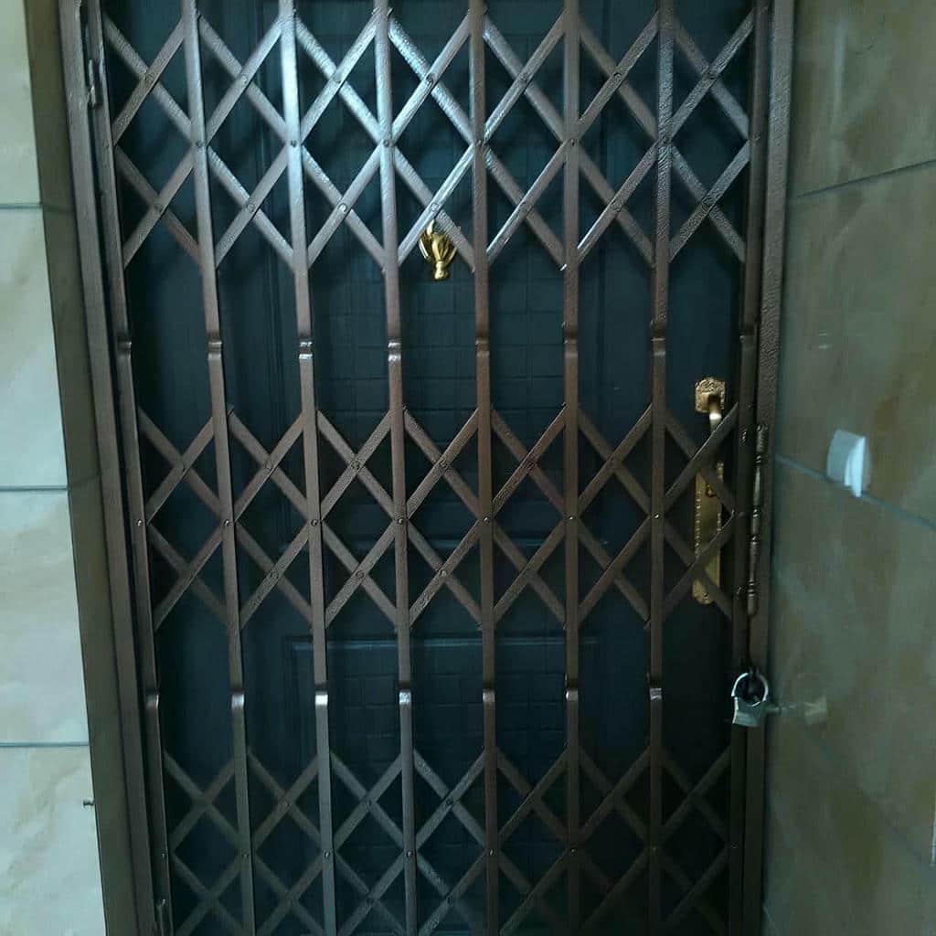 نصب درب حفاظ آکاردئونی چهارگل در ساوه