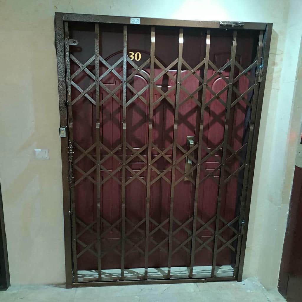 درب حفاظ آکاردئونی در سیرجان