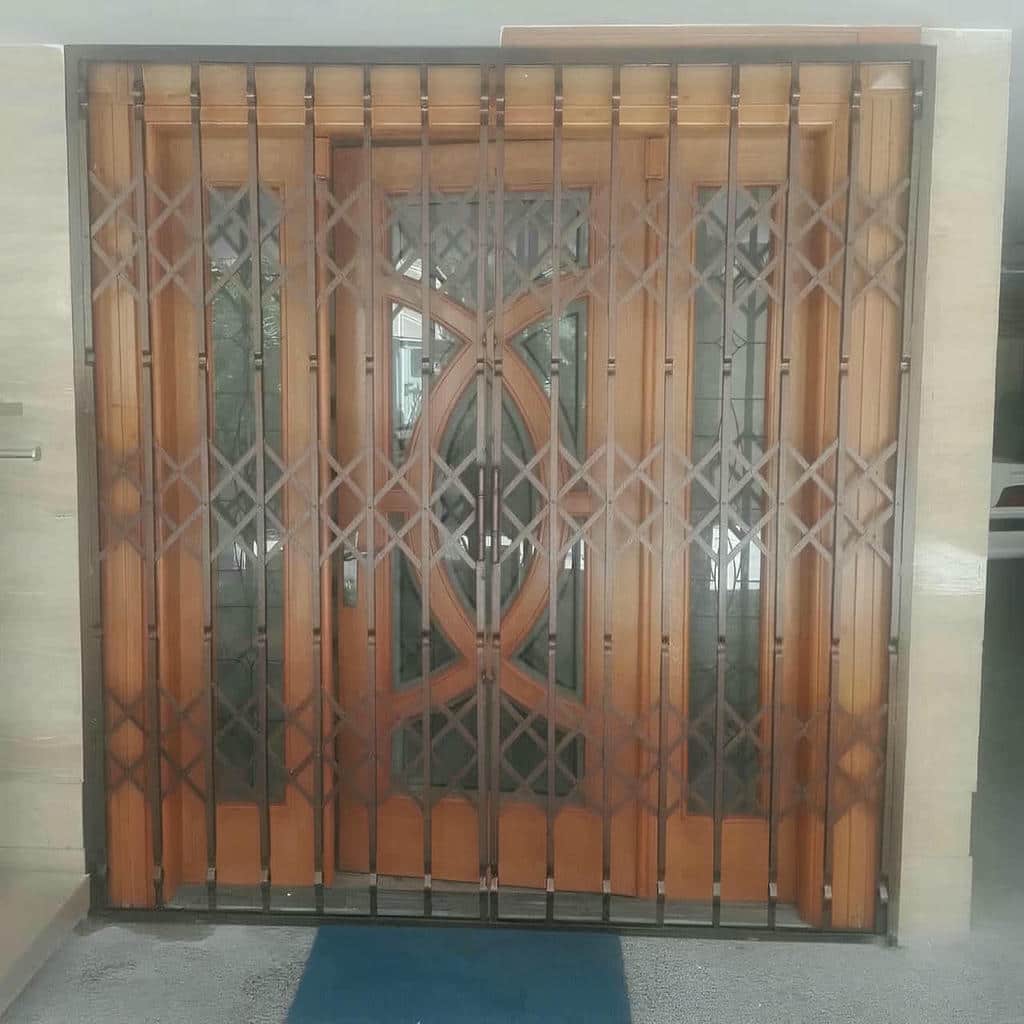 درب حفاظ آکاردئونی در اراک