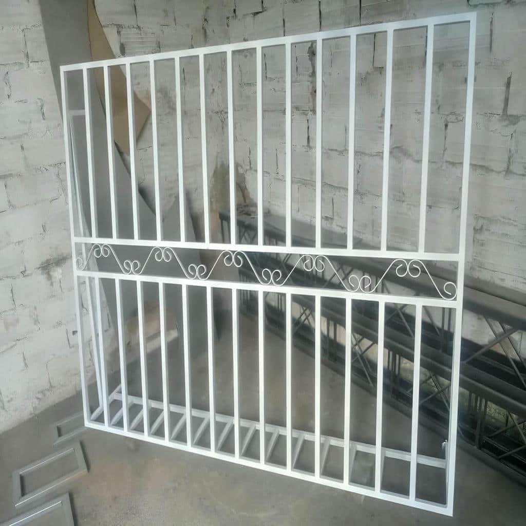حفاظ پنجره در مریوان