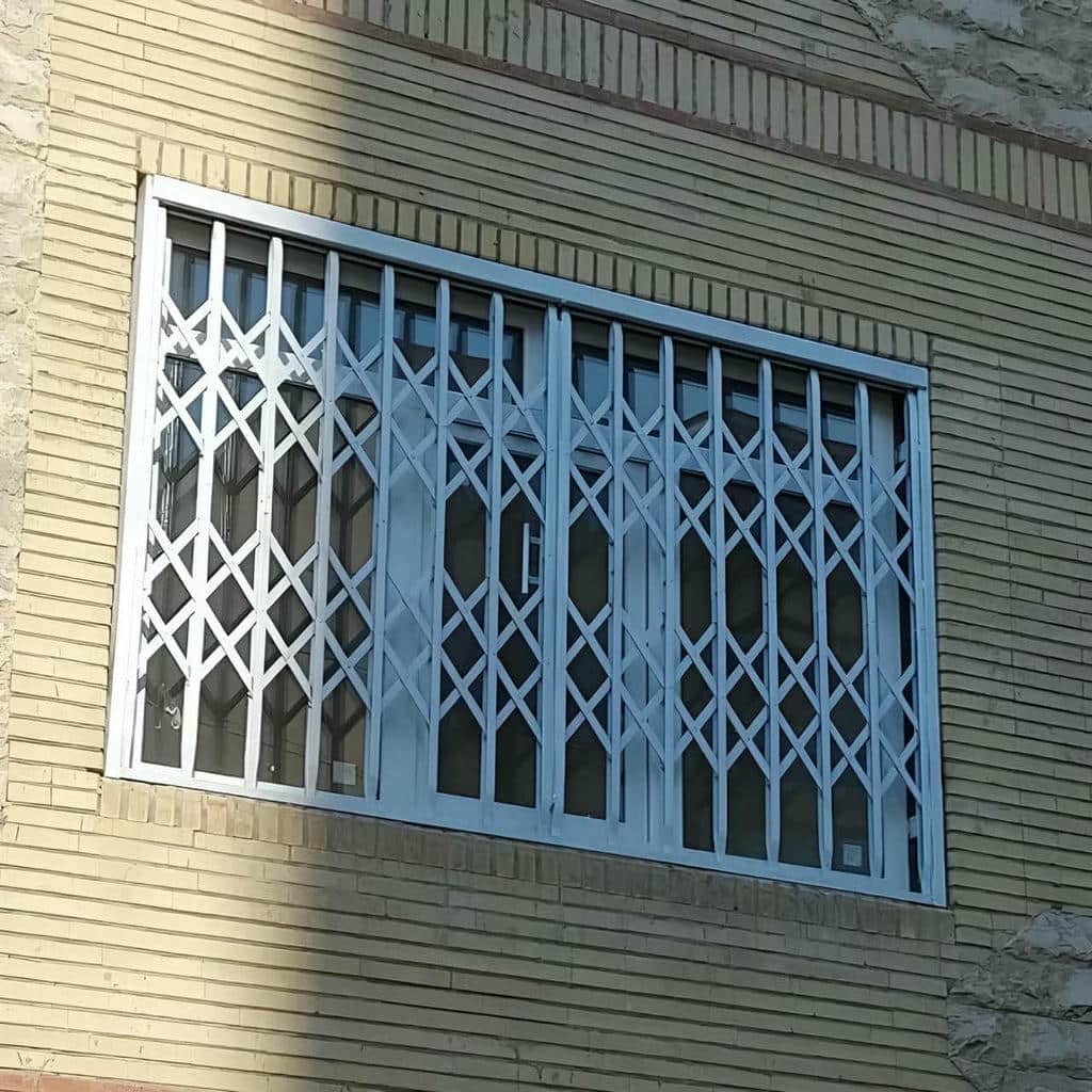 حفاظ پنجره در بندر انزلی