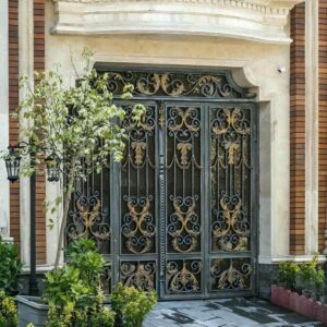درب حیاط در ساوه