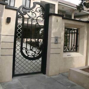 درب حیاط در نیشابور