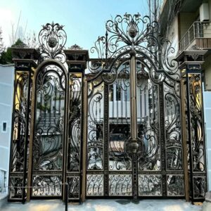 درب حیاط در بندر انزلی