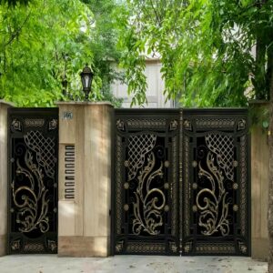درب حیاط در دماوند