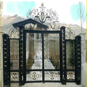 درب حیاط در مریوان