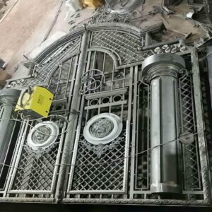 درب حیاط در چالوس