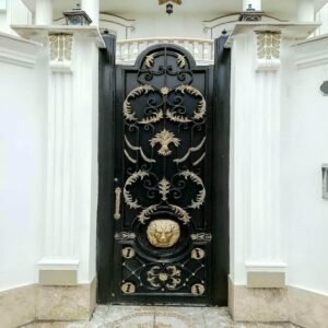 درب حیاط در بیرجند