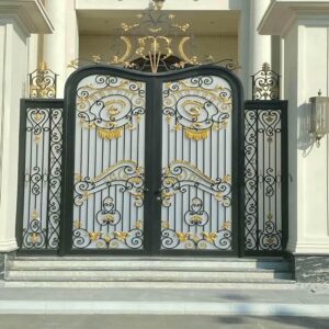 درب حیاط در سنندج