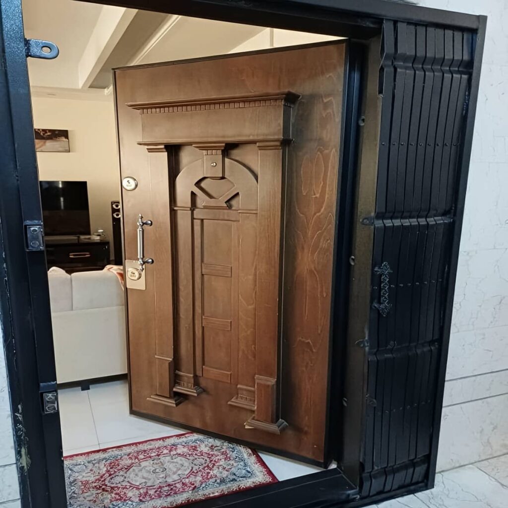 درب آکاردئونی با قفل ایمنی مقاوم