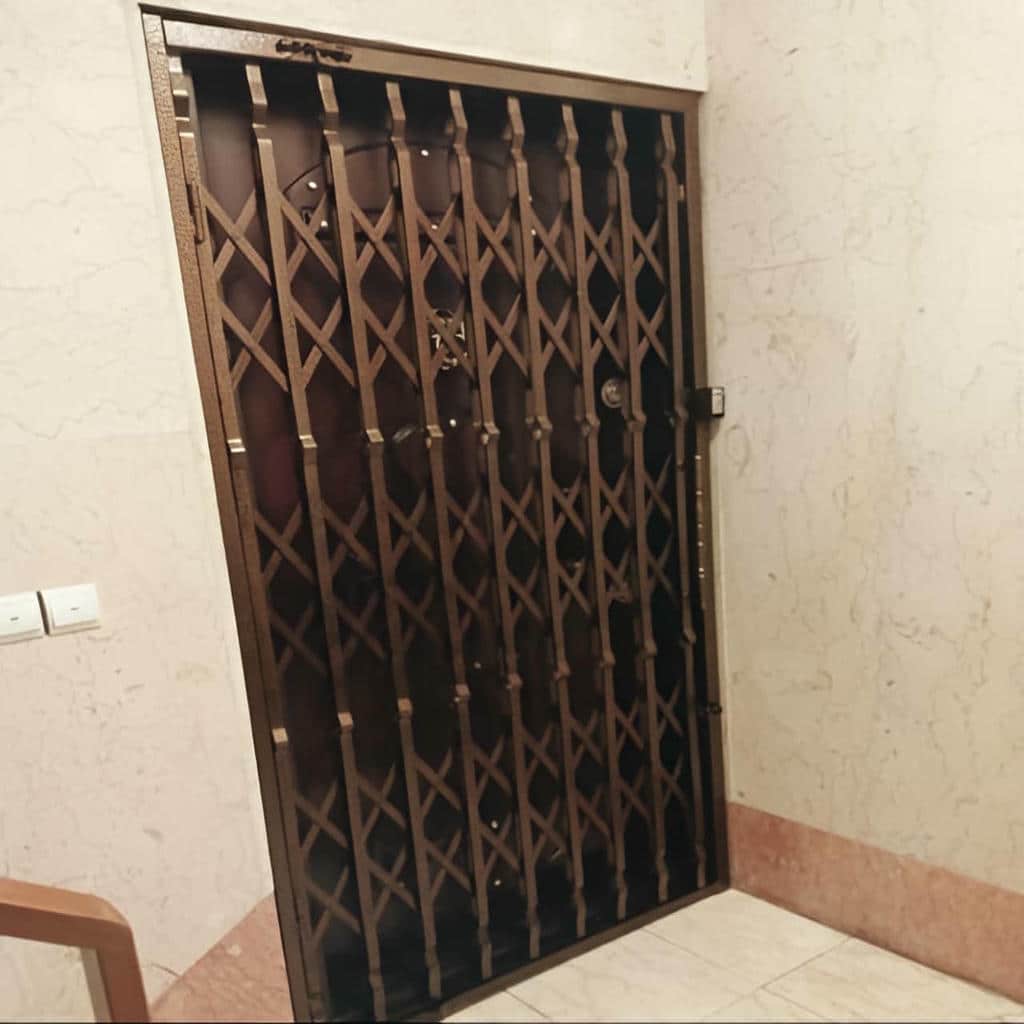 محافظ آهنی درب آپارتمان با قفل ایمنی کاربردی