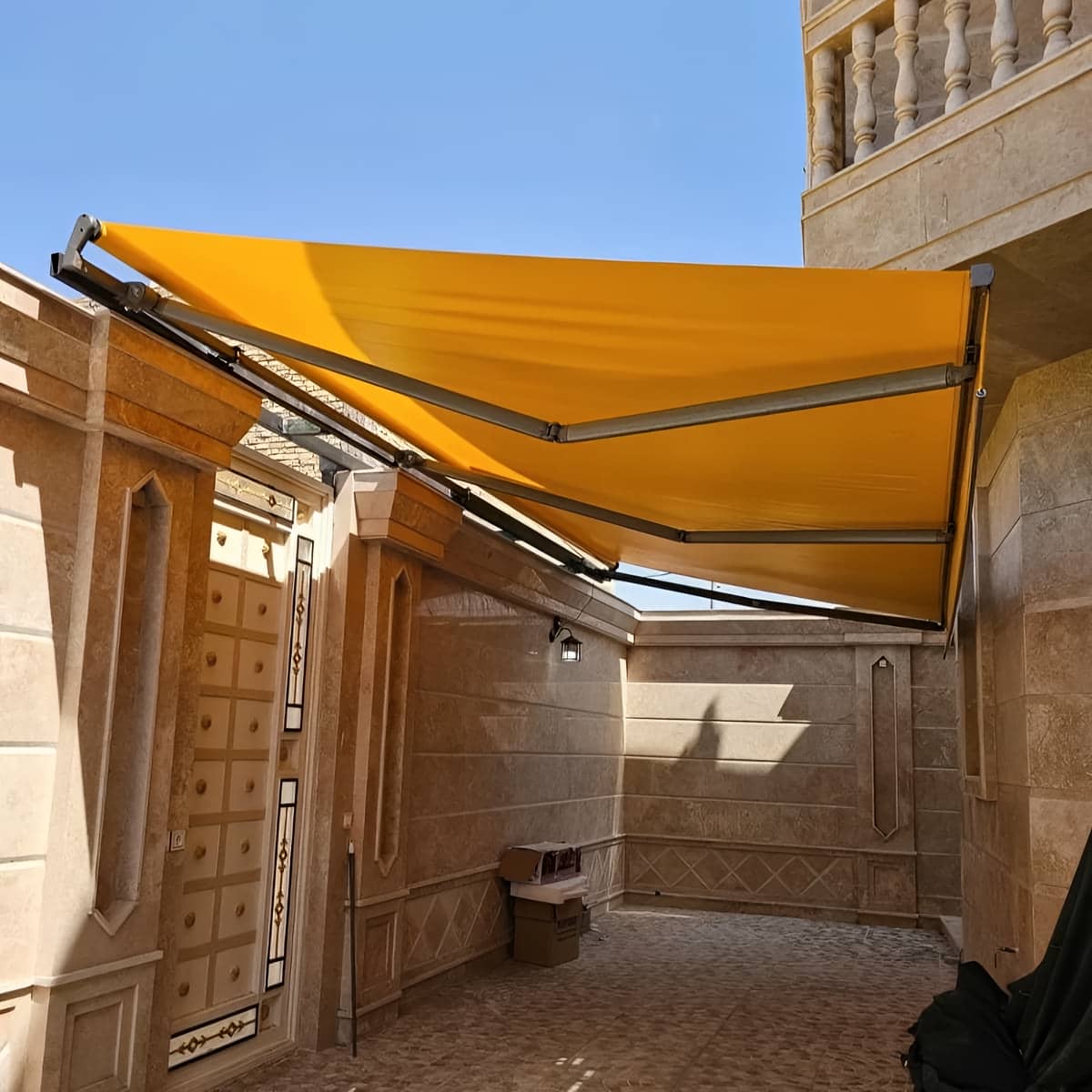 سایبان برقی تجاری با سنسور ایمنی باد