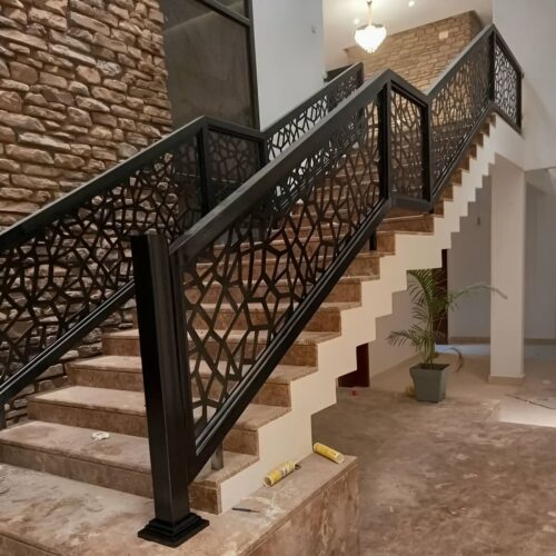 نرده سی ان سی حیاط با طرح برش خورده