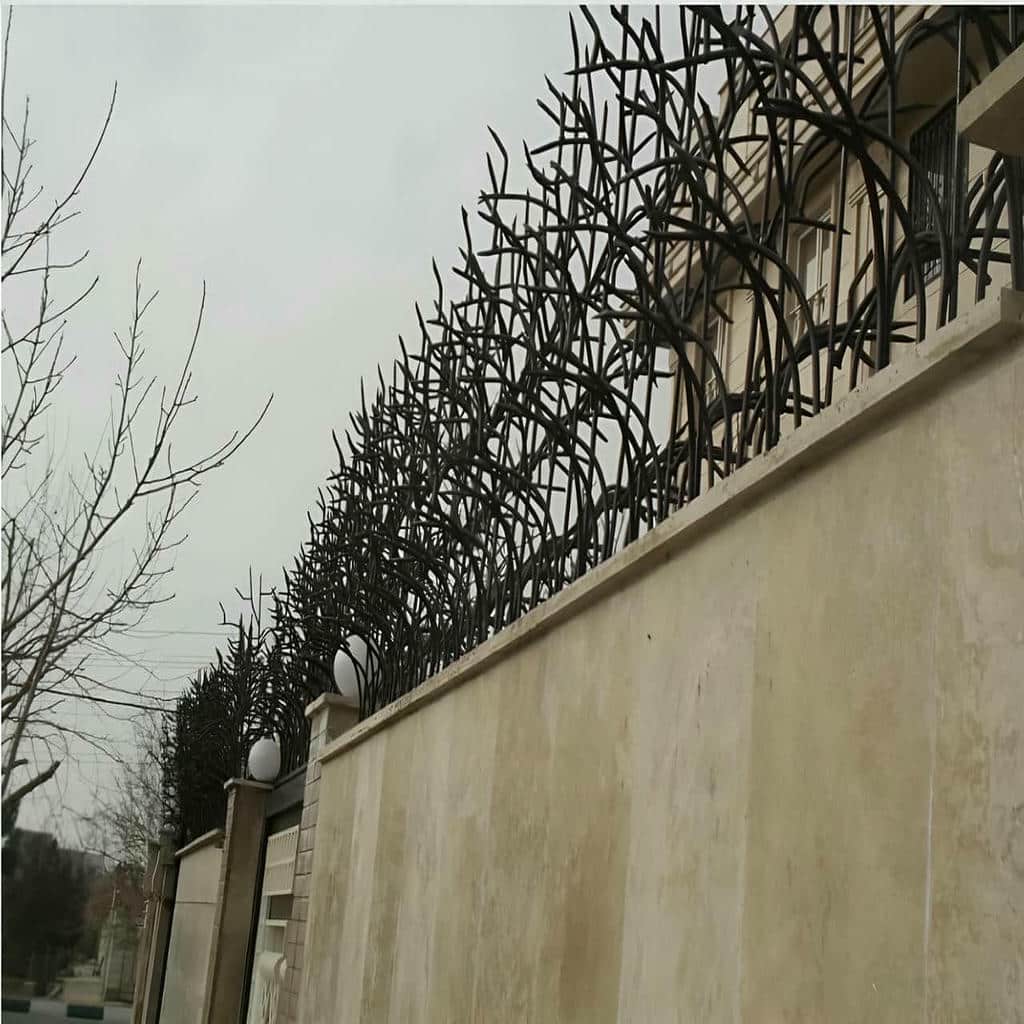 حفاظ روی دیوار با برش دقیق میلگردها