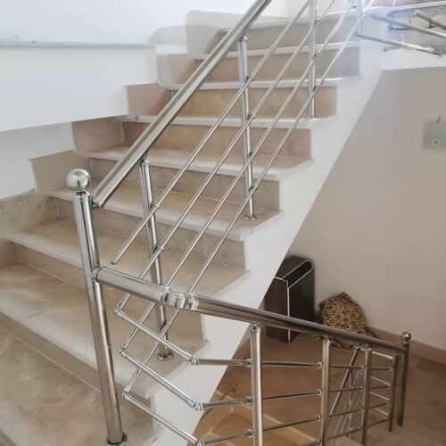 نرده استیل سفارشی با دستگیره براق و مدل اختصاصی