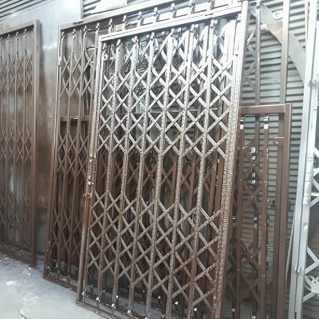 حفاظ آکاردئونی آهنی سه لوزی با پروفیل و قاب تقویت‌شده