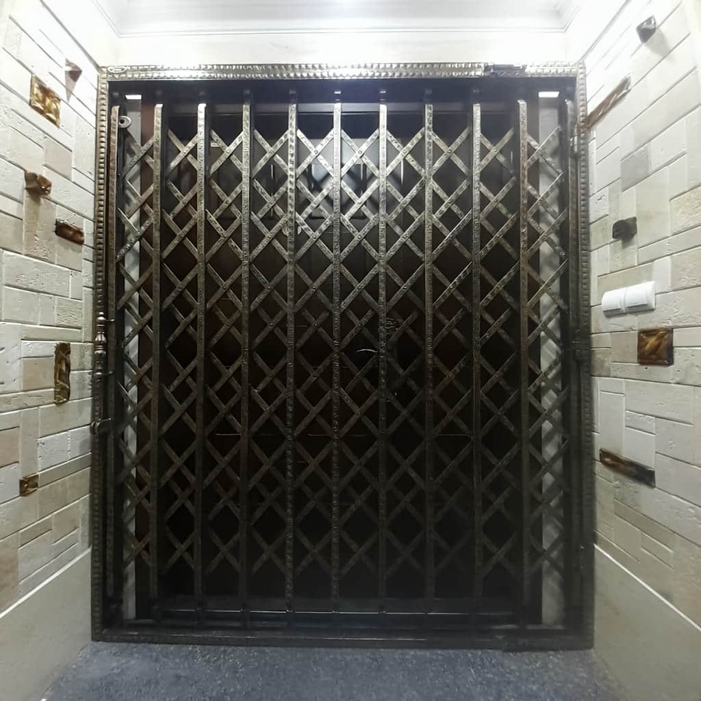 خدمات نصب درب آکاردئونی طرح دار لوزی برای سفارش مطمئن