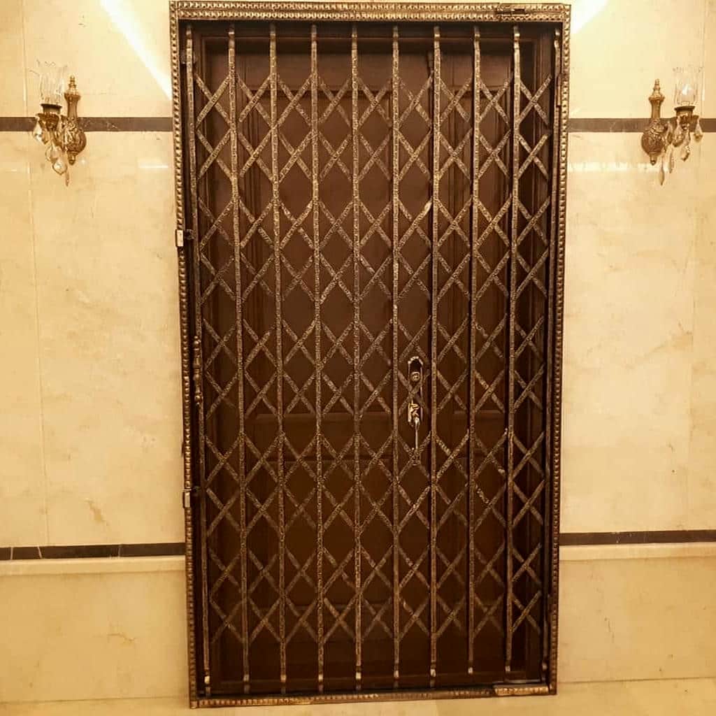 ساخت درب آکاردئونی شیک قفل دار مناسب ورودی آپارتمان