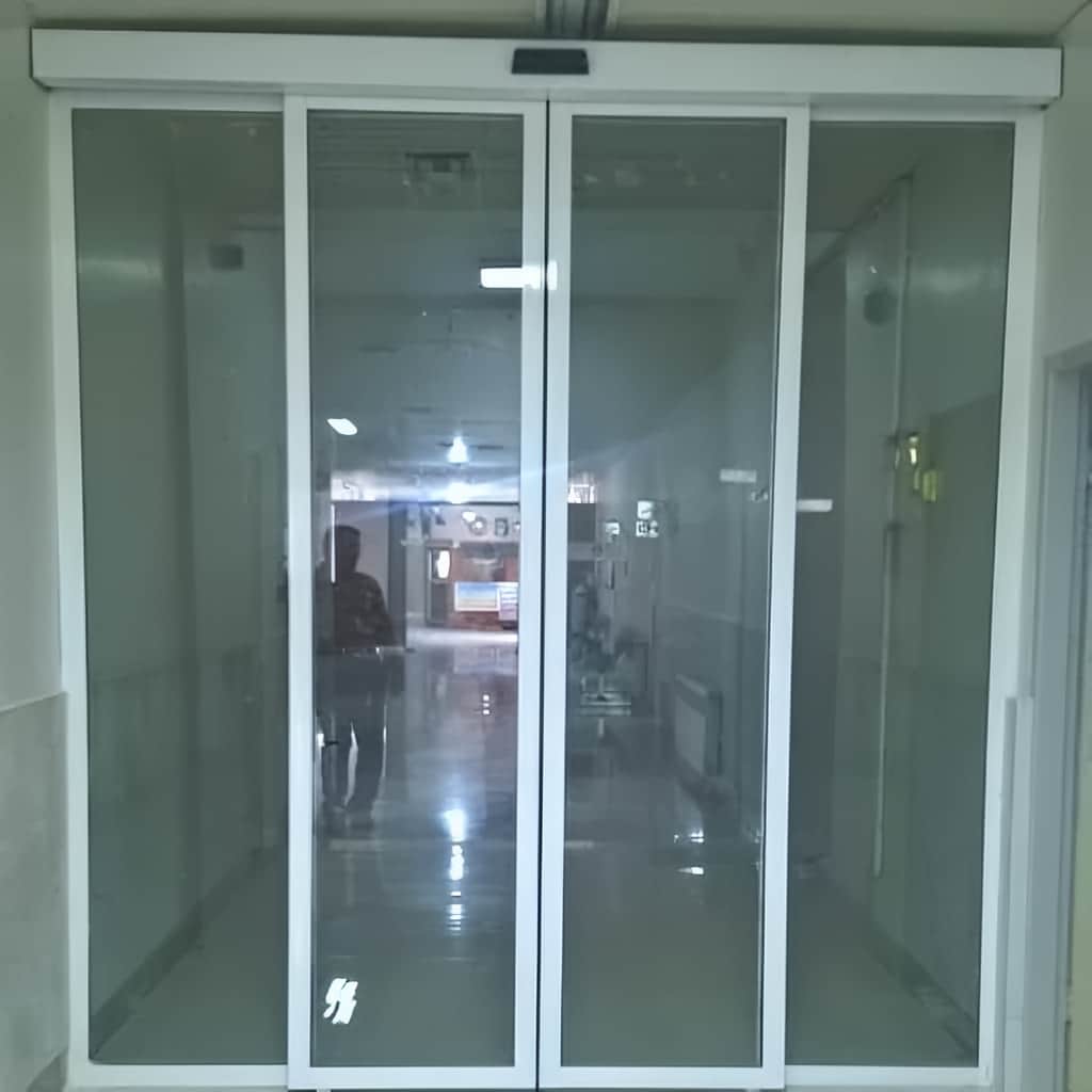 درب اتوماتیک شیشه ای ورودی ساختمان اداری مناسب خرید ورودی رسمی