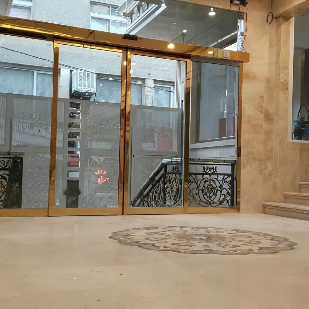 درب اتوماتیک شیشه ای فریم لس سکوریت با یراق آلات ظریف