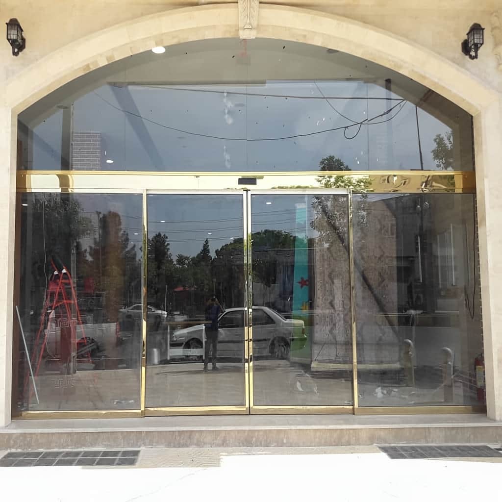 درب اتوماتیک شیشه ای کم صدا موتور آرام با هنگر و تسمه بادوام