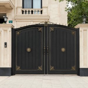 14 نمونه درب حیاط مشکی طلایی
