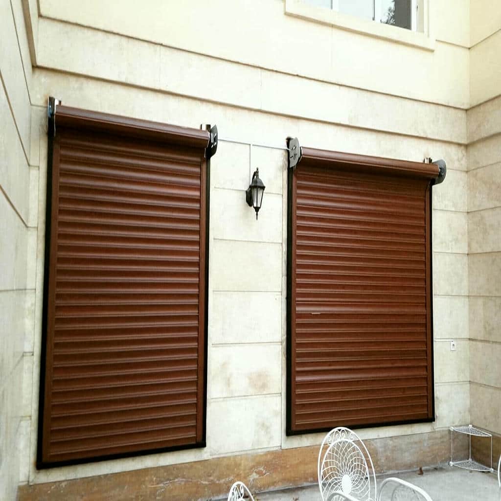 نصب ریل کرکره برقی آلومینیومی با تراز دقیق