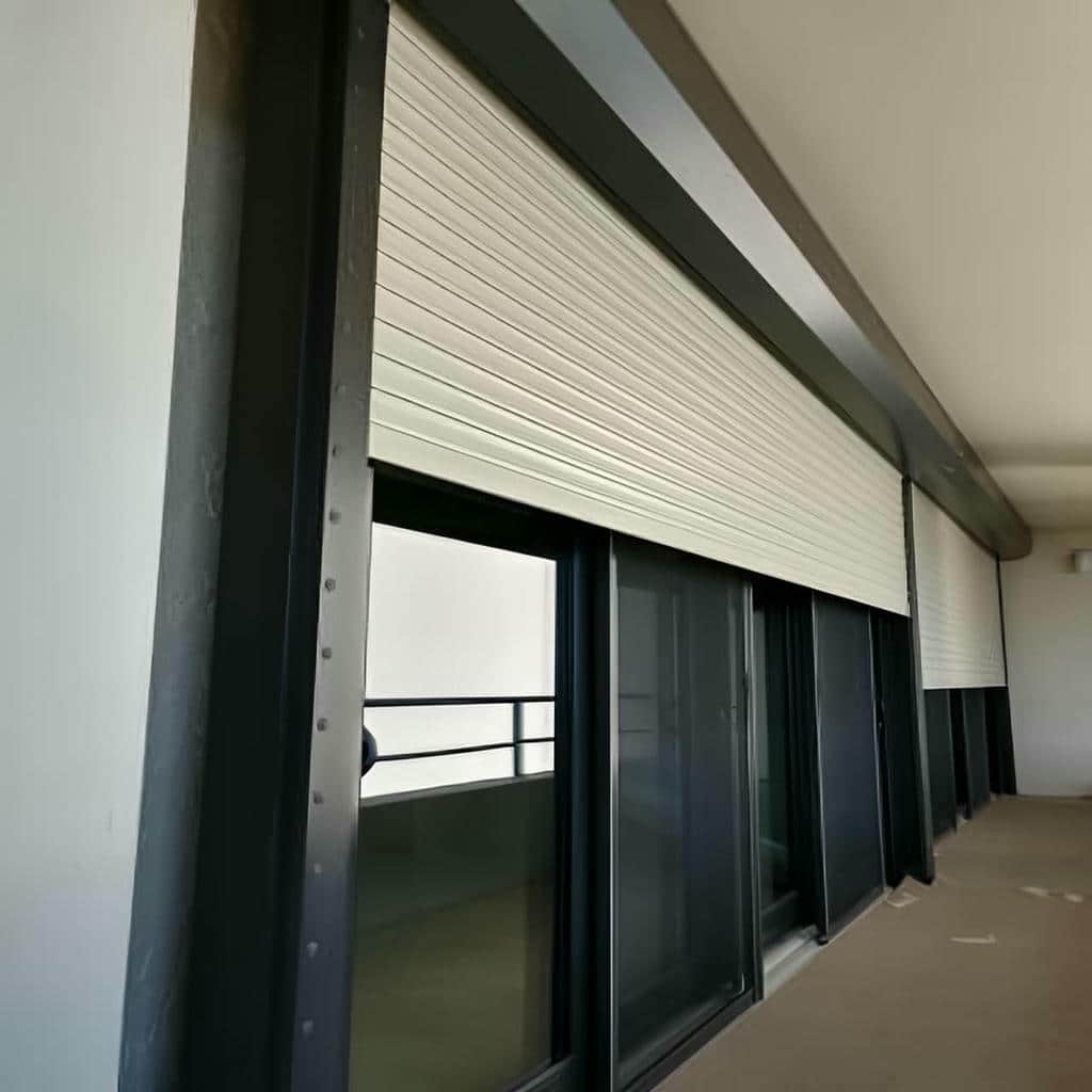 سفارش کرکره برقی مدرن نمای تجاری با بررسی سبک نما