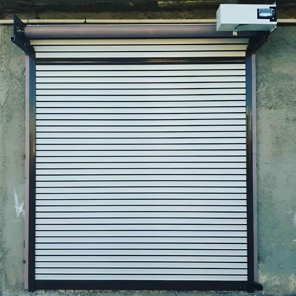 ساخت کرکره برقی رنگی نمای فروشگاه متناسب با ابعاد دهانه